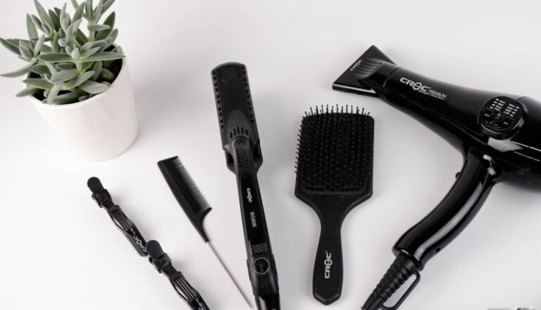 Beauty Tools - black hair brush