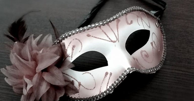 Fashion Secrets - Carnival mask decorated with pink flower