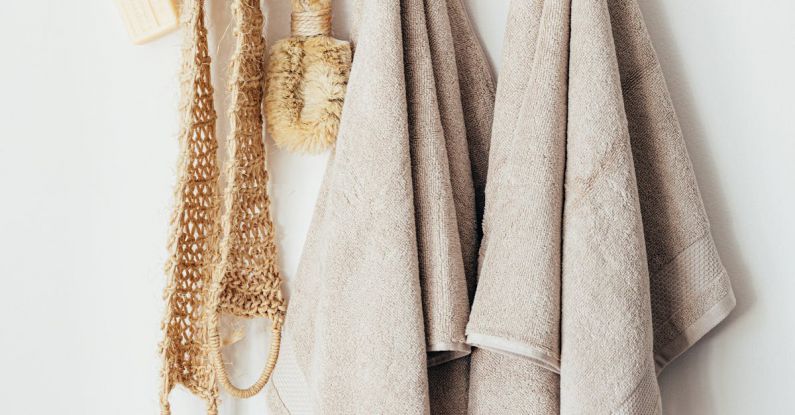 Sustainable DIY - Set of body care tools with towels on hanger